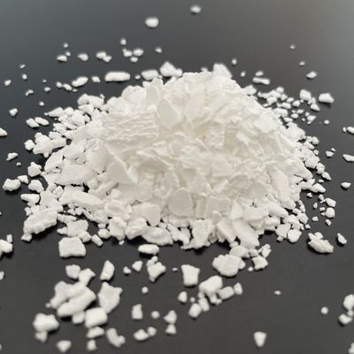 Стандарт GB хлопь двугидрата хлорида кальция промышленной пользы белый